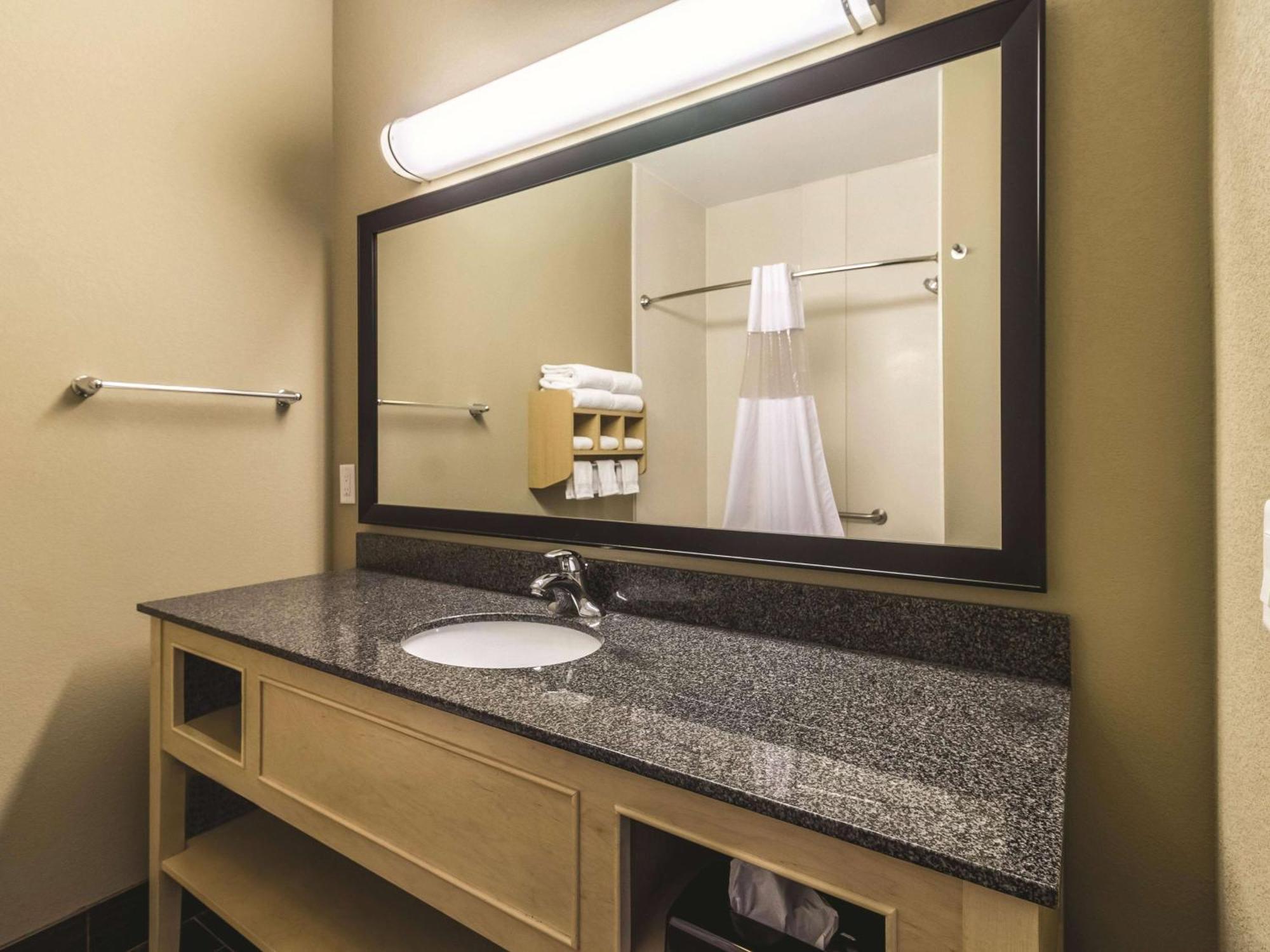 Hotel La Quinta By Wyndham Fargo-Medical Center Zewnętrze zdjęcie