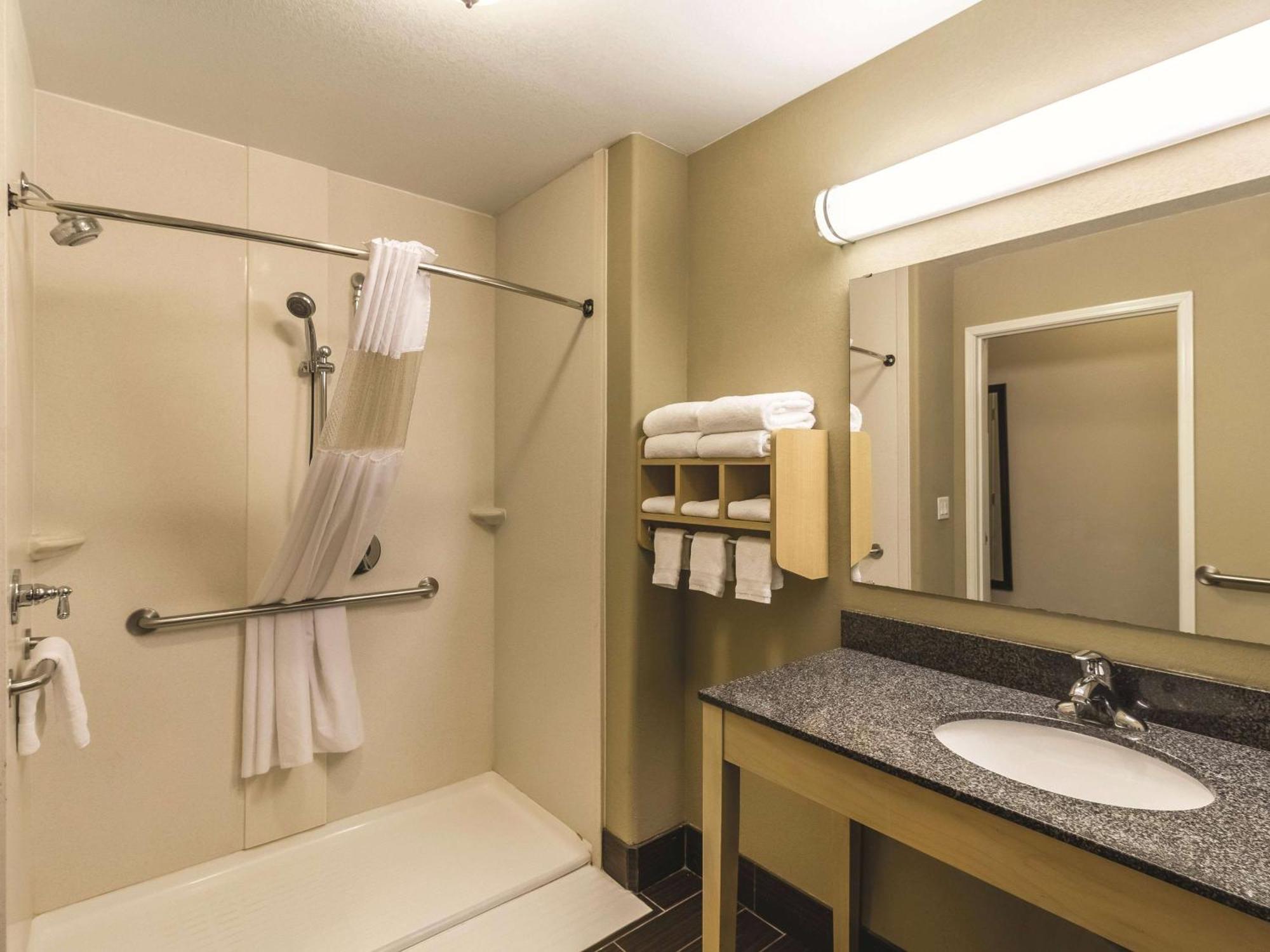 Hotel La Quinta By Wyndham Fargo-Medical Center Zewnętrze zdjęcie